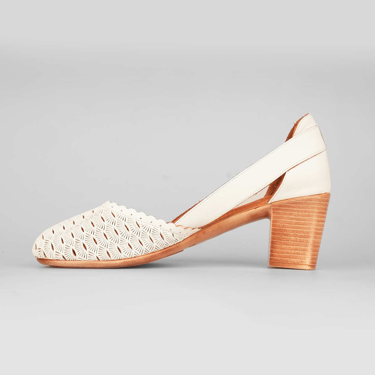 Model Bella Scallop