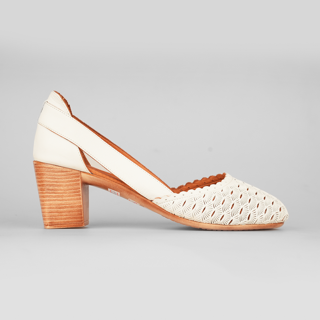 Model Bella Scallop